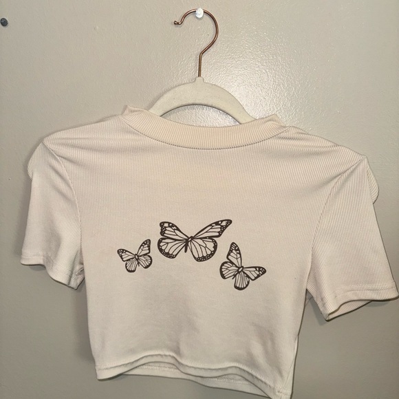 Butter fly cropped tee - Picture 2 of 3